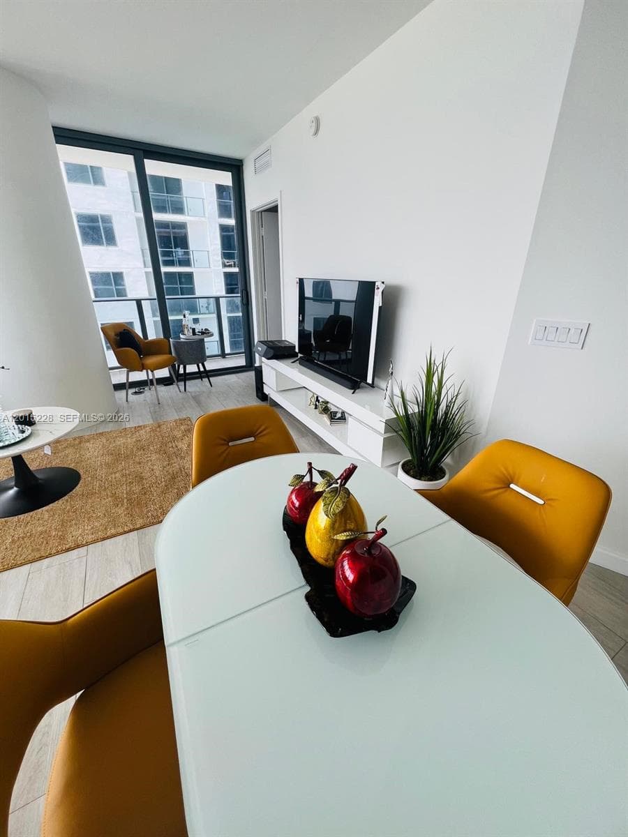 55 SW 9th St # 3308, Miami FL 33130 photo 2