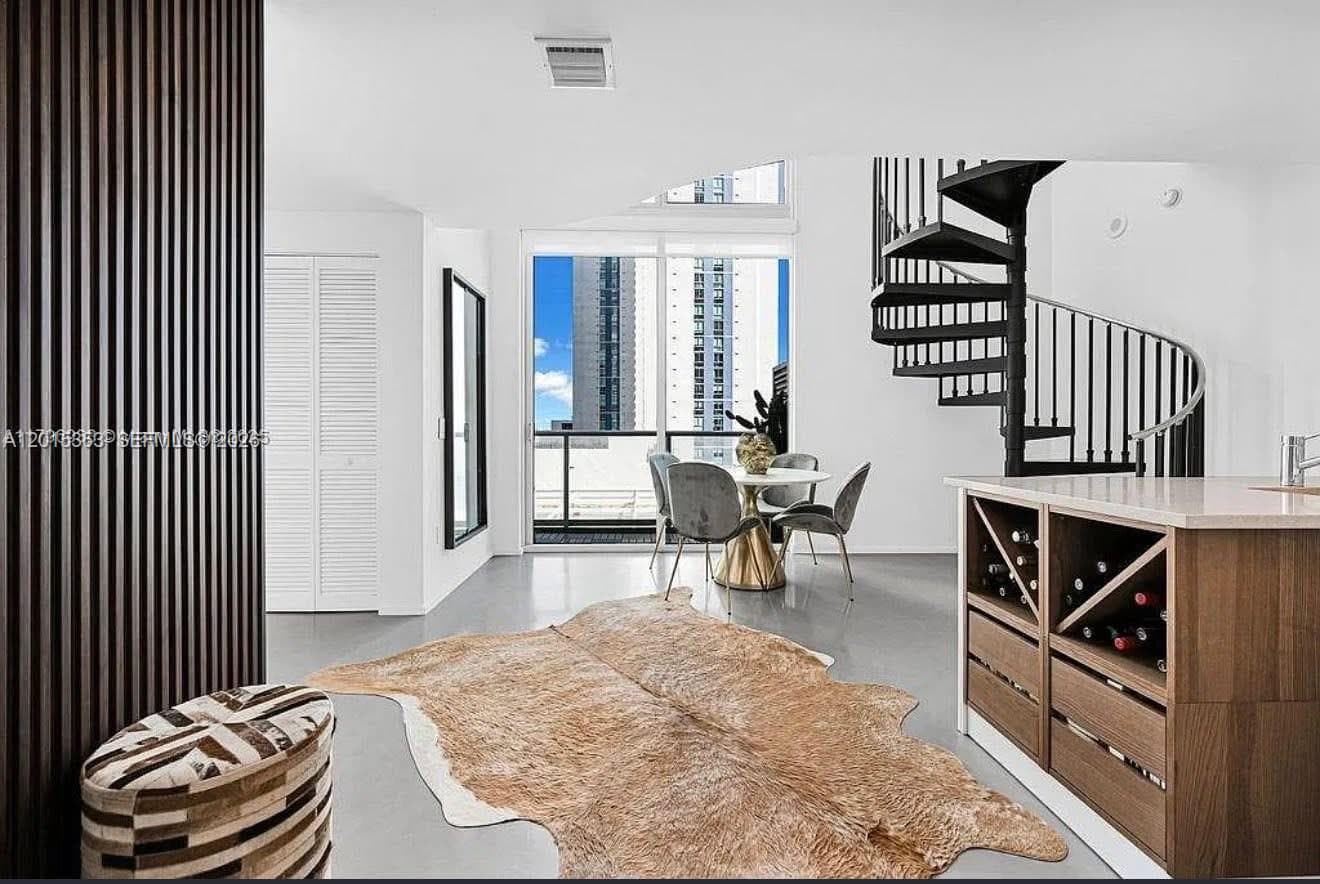 300 S Biscayne Blvd # 1232, Miami FL 33131 photo 4