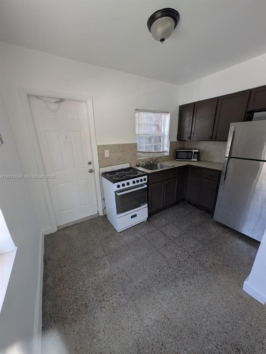 2316 Madison St # 19, Hollywood FL 33020 photo 2