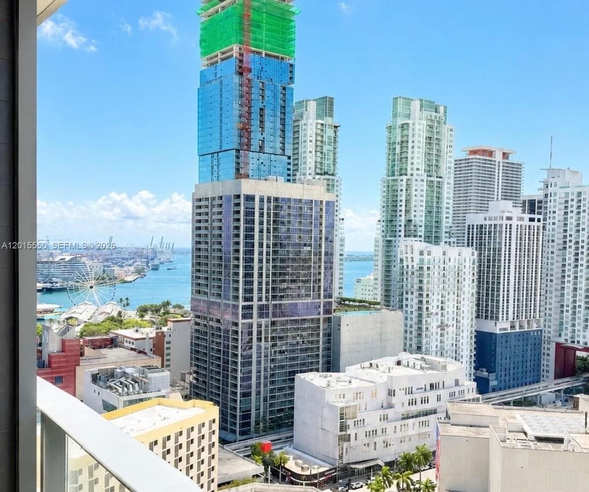 121 NE 5th St # 2705, Miami FL 33132 photo 3