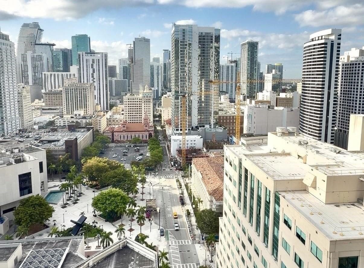 121 NE 5th St # 2705, Miami FL 33132 photo 4