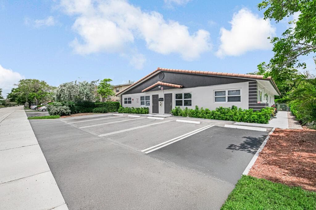 7521 NW 44th Court, Coral Springs FL 33065 photo 3