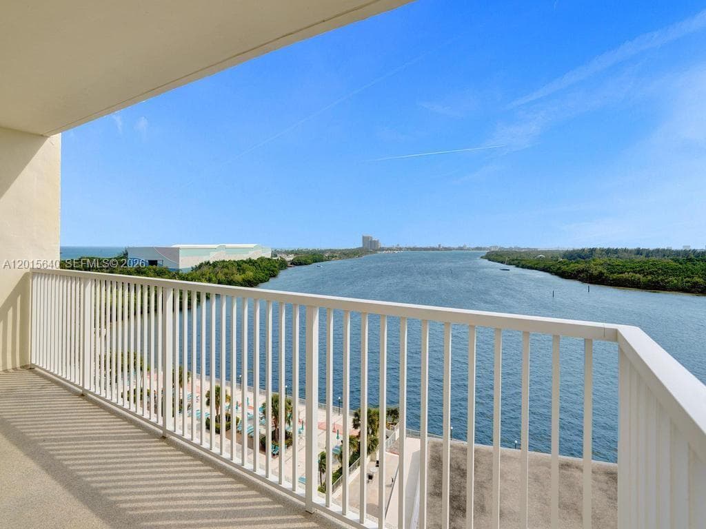 300 Bayview Dr # 906, Sunny Isles Beach FL 33160 photo 3