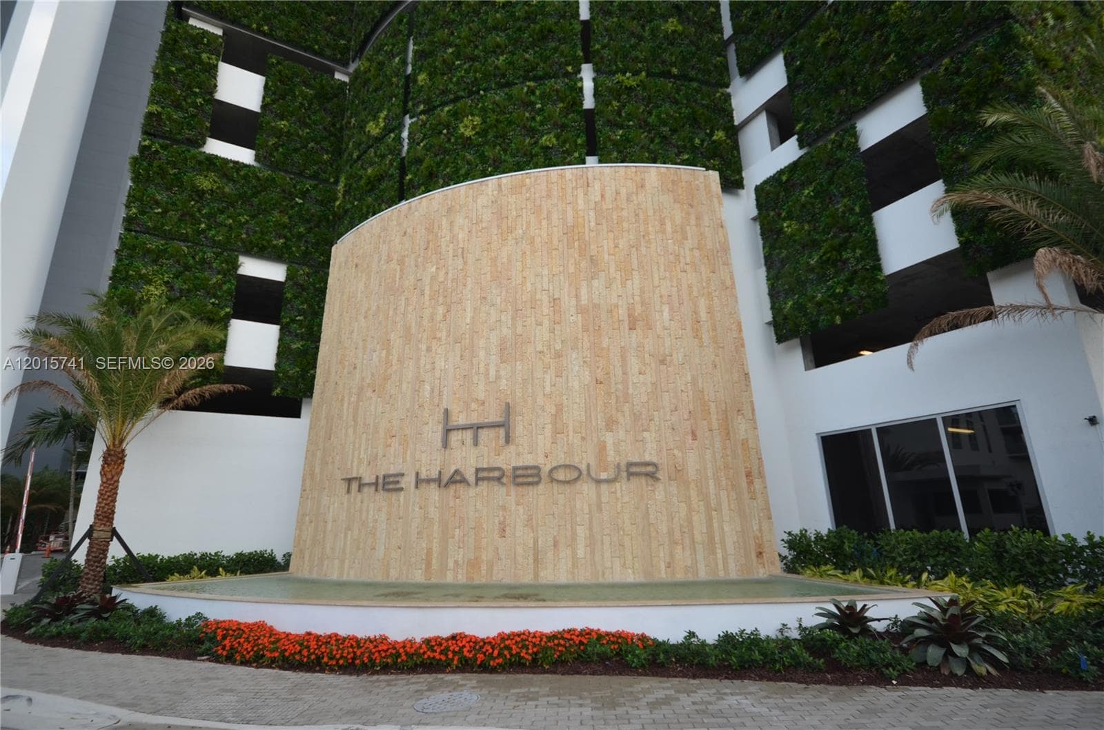 16385 Biscayne Blvd # 519, North Miami Beach FL 33160 photo 2