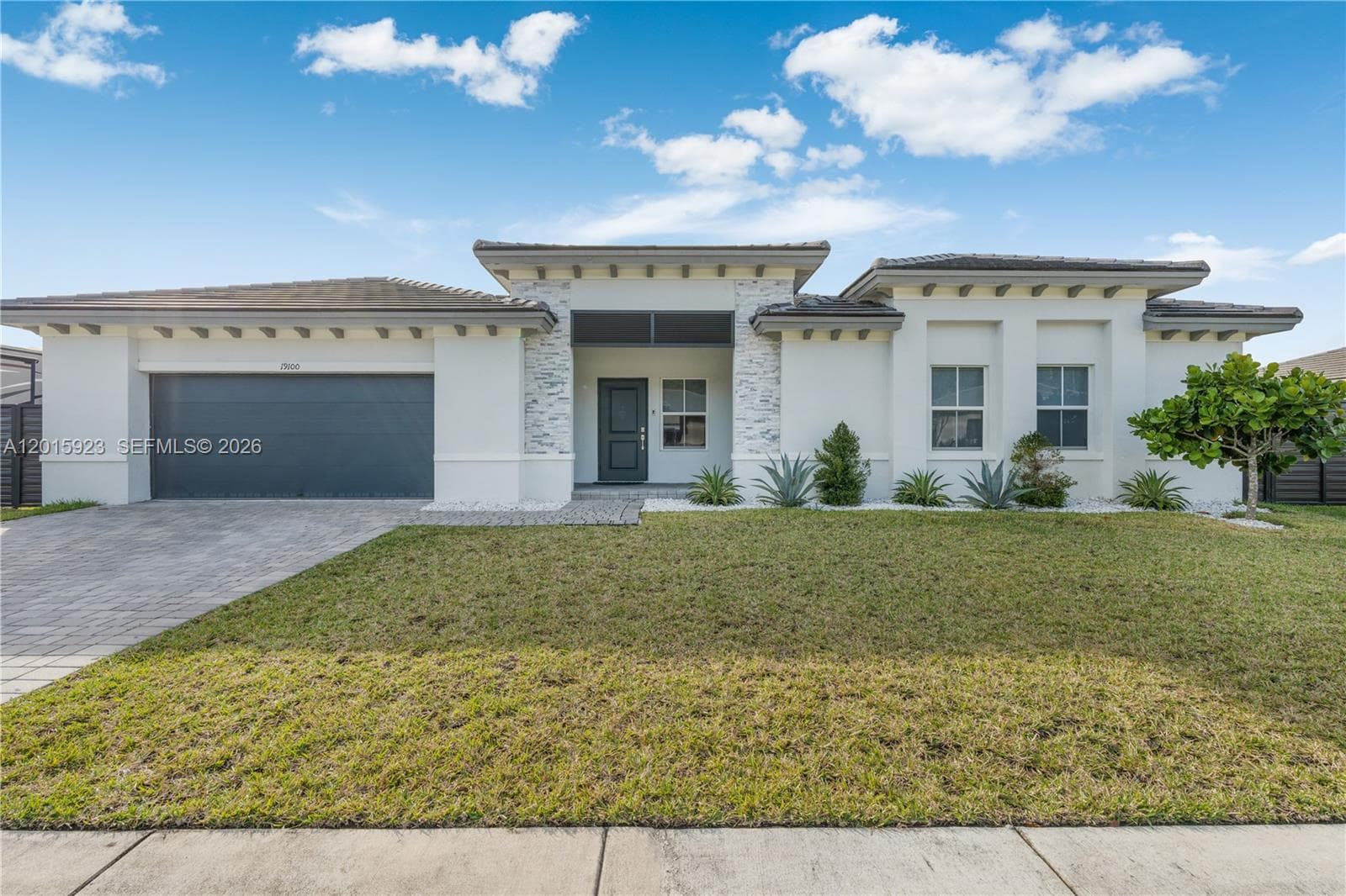 19100 SW 132nd Pl, Miami FL 33177 photo 2