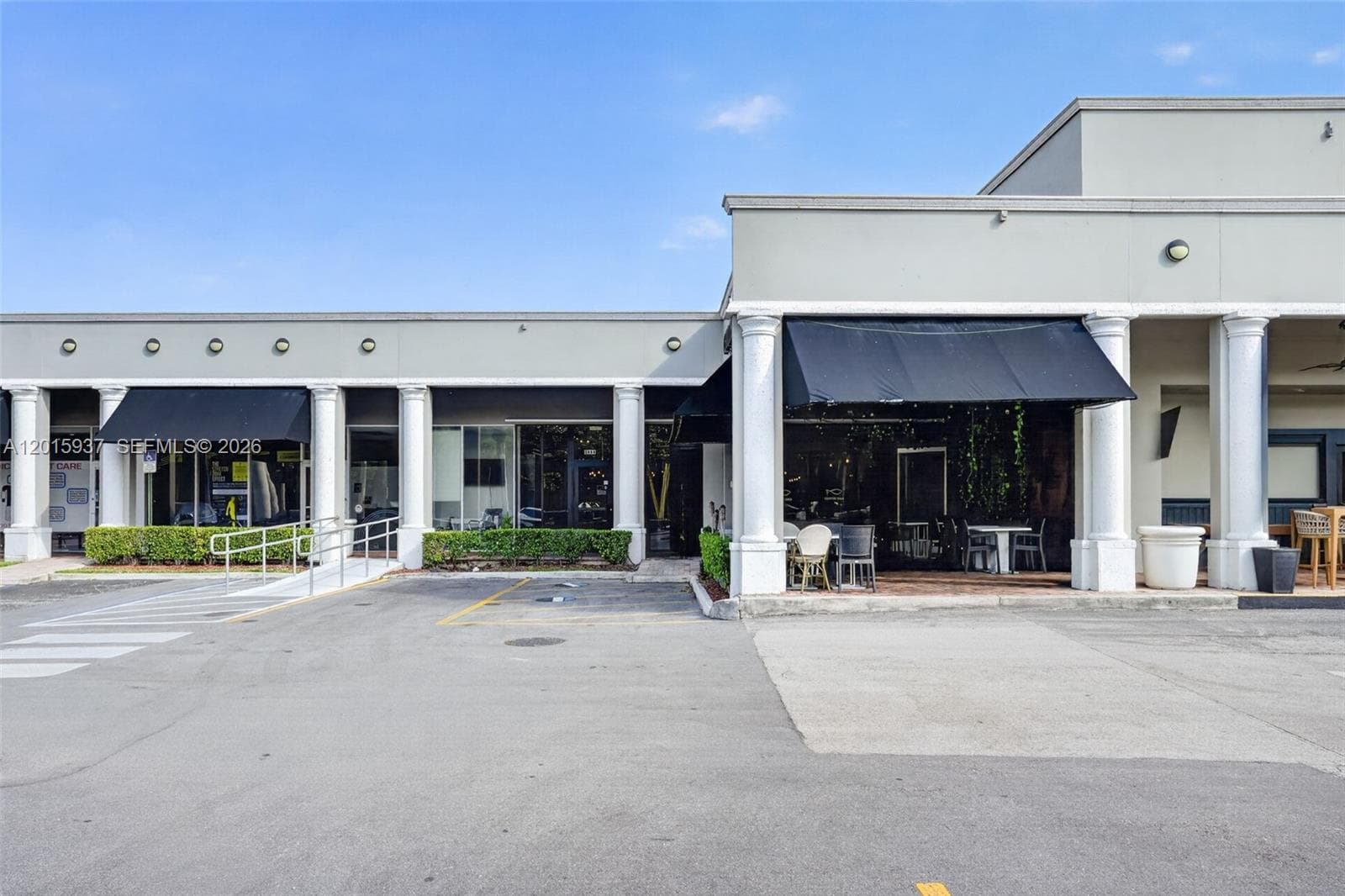 Established Full-Service Restaurant For Sale Prime, North Miami Beach FL 33160 photo 3