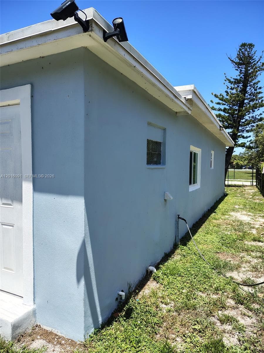 311 NW 28th Way, Fort Lauderdale FL 33311 photo 5