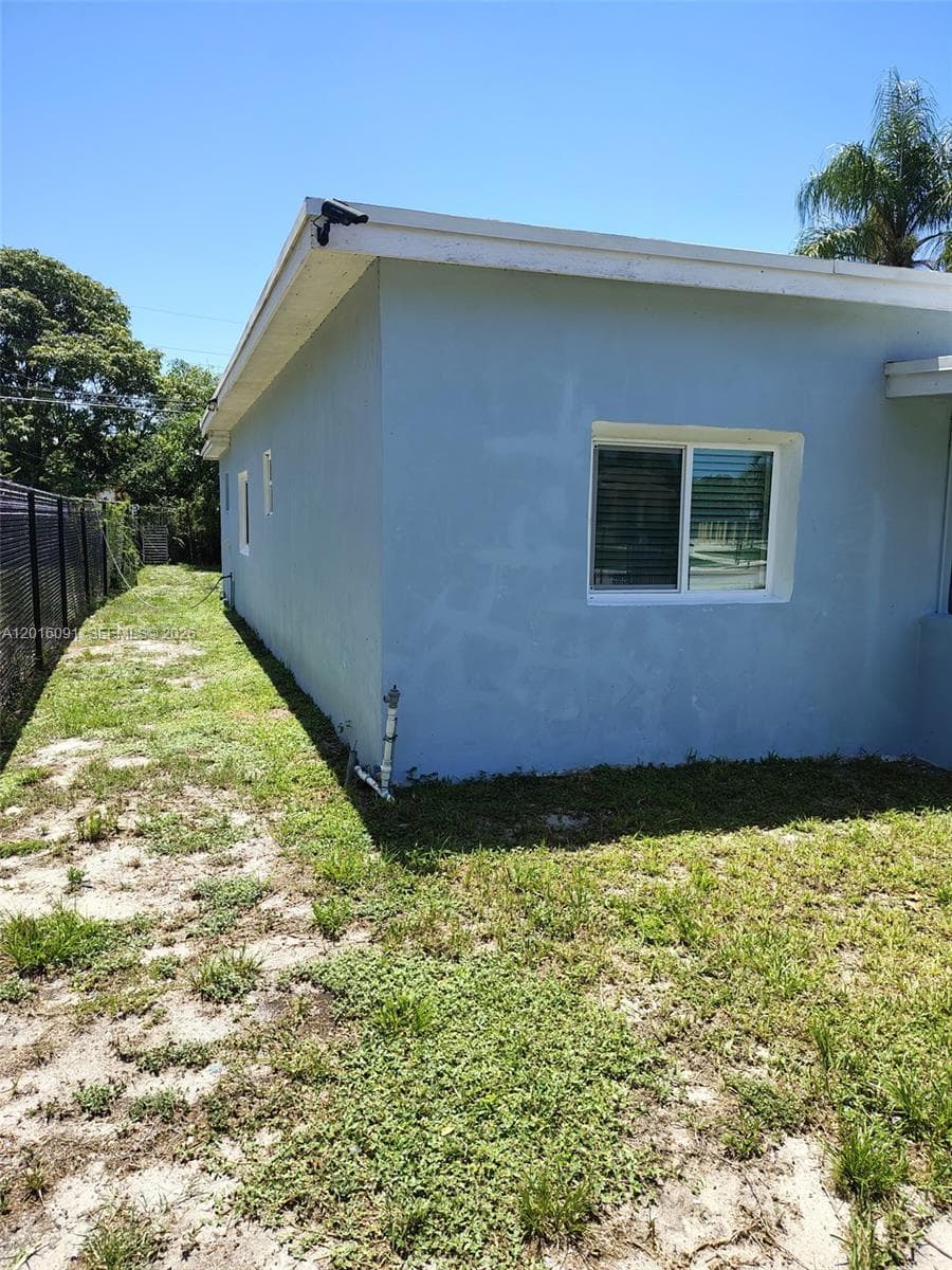 311 NW 28th Way, Fort Lauderdale FL 33311 photo 4