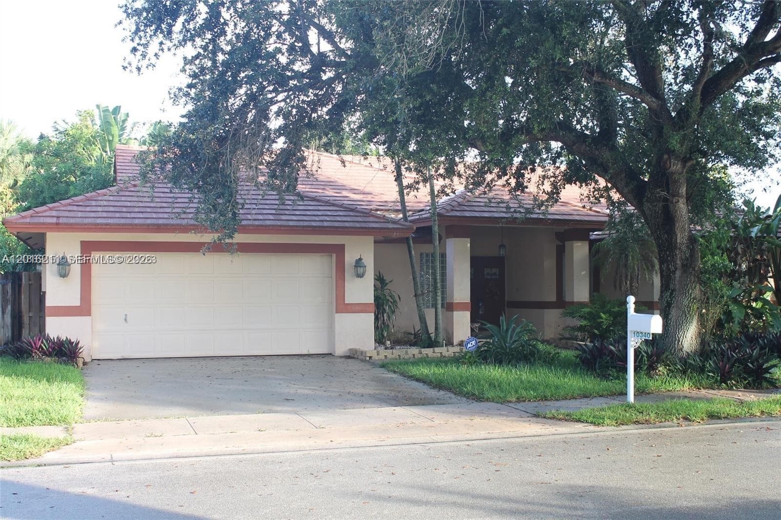 10340 SW 15th St, Pembroke Pines FL 33025