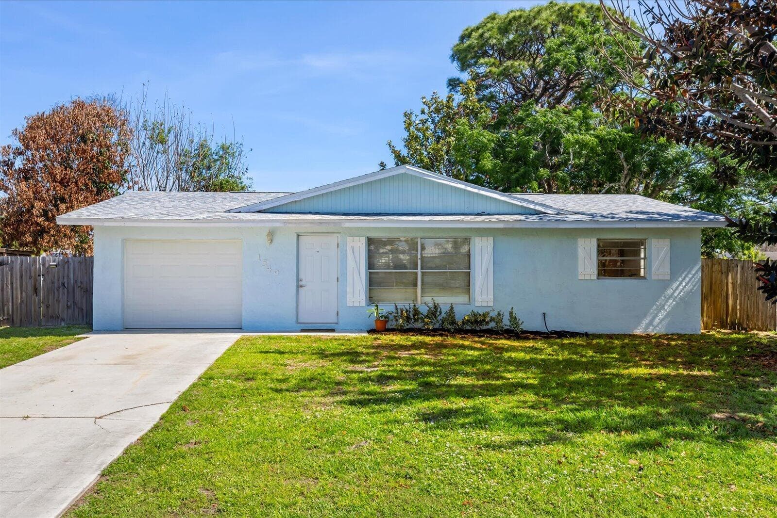 1549 SE Minorca Avenue, Port St. Lucie FL 34952 photo 2