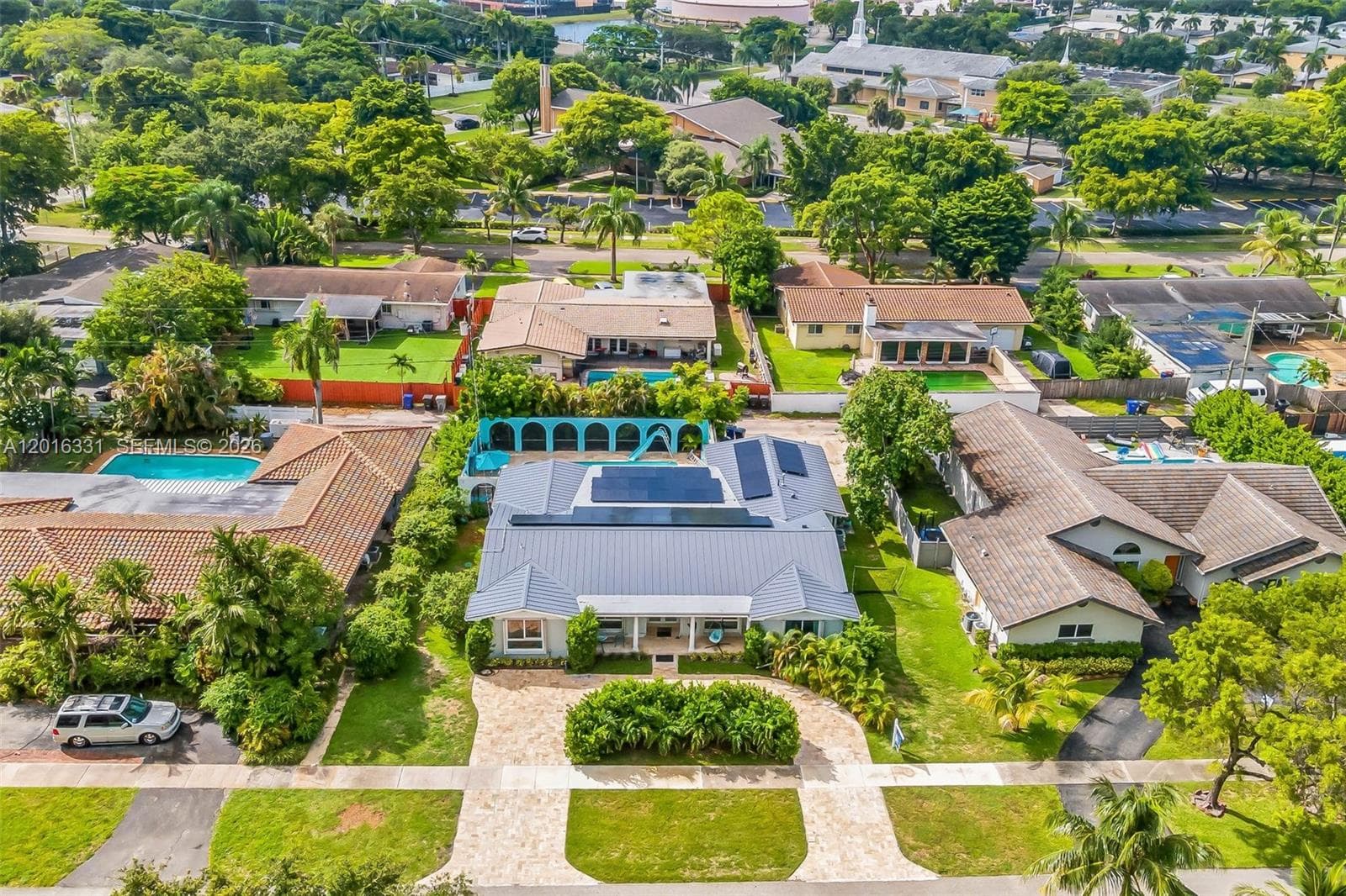 633 N Crescent Dr, Hollywood FL 33021