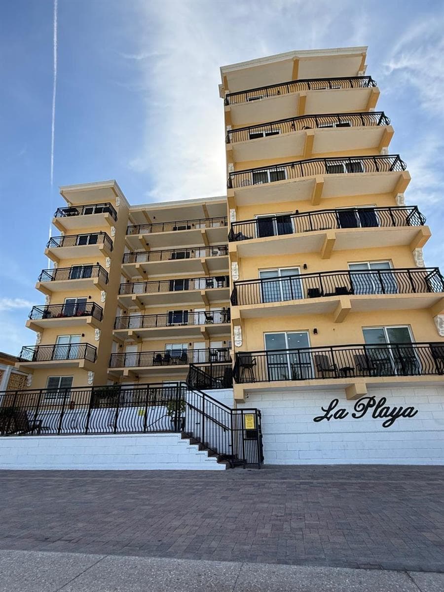 1815 N Surf Road # 402, Hollywood, FL 33019