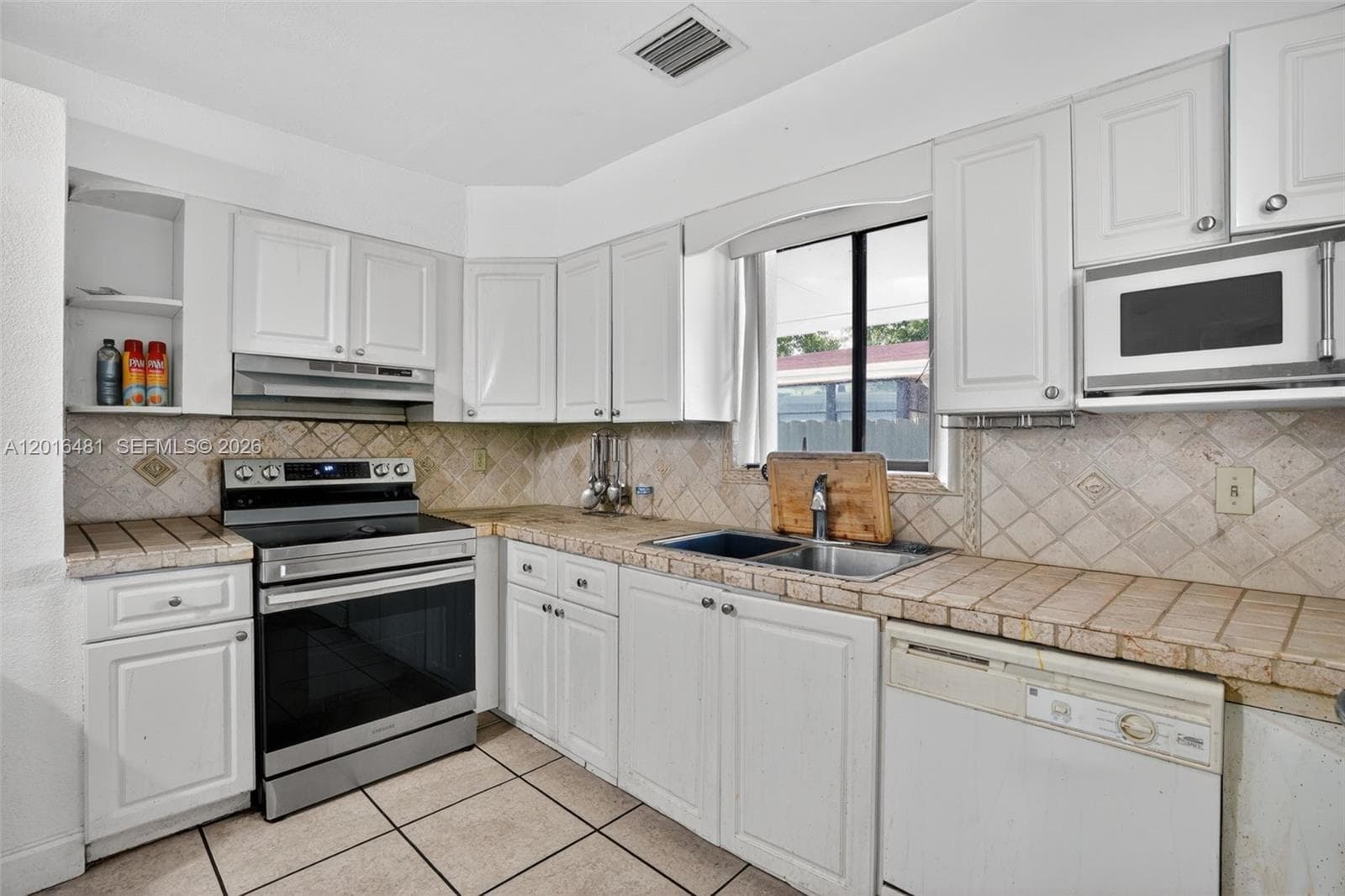 2451 NW 11th St, Miami FL 33125 photo 2