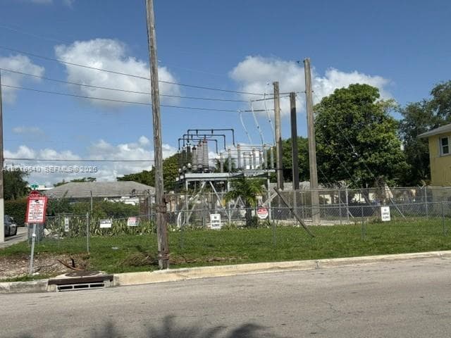 193 NW 16th St, Miami FL 33136