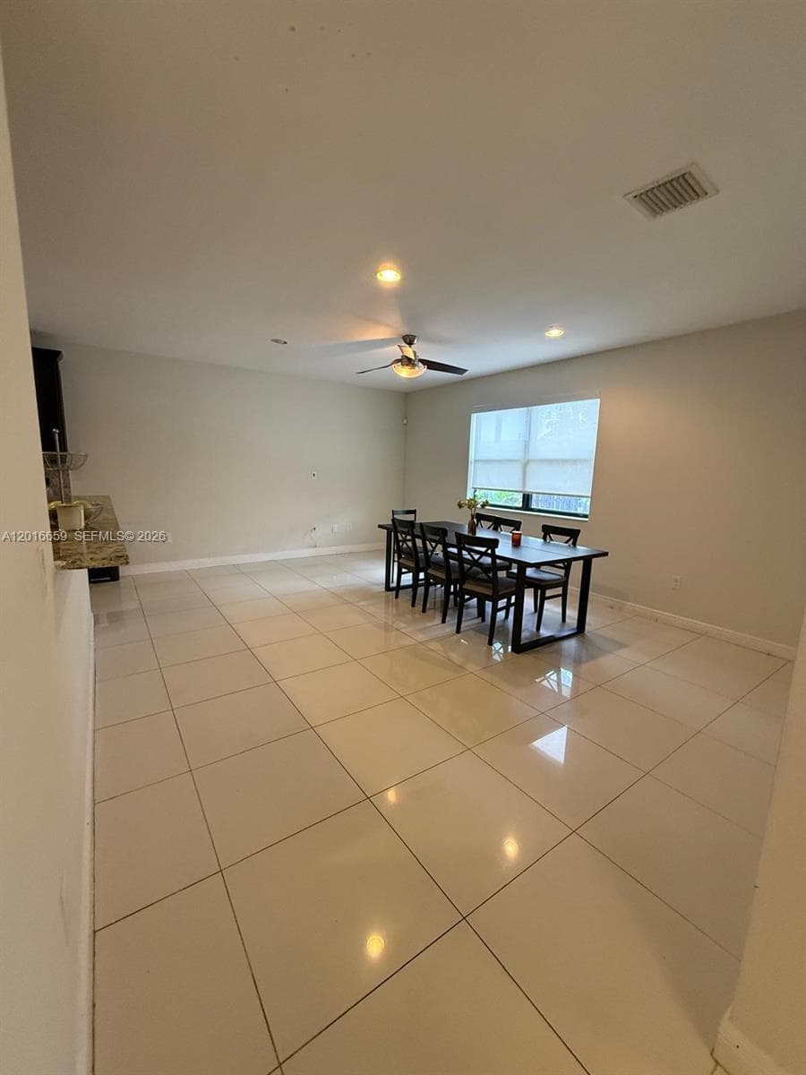 9845 NW 86th Ter, Doral FL 33178 photo 2