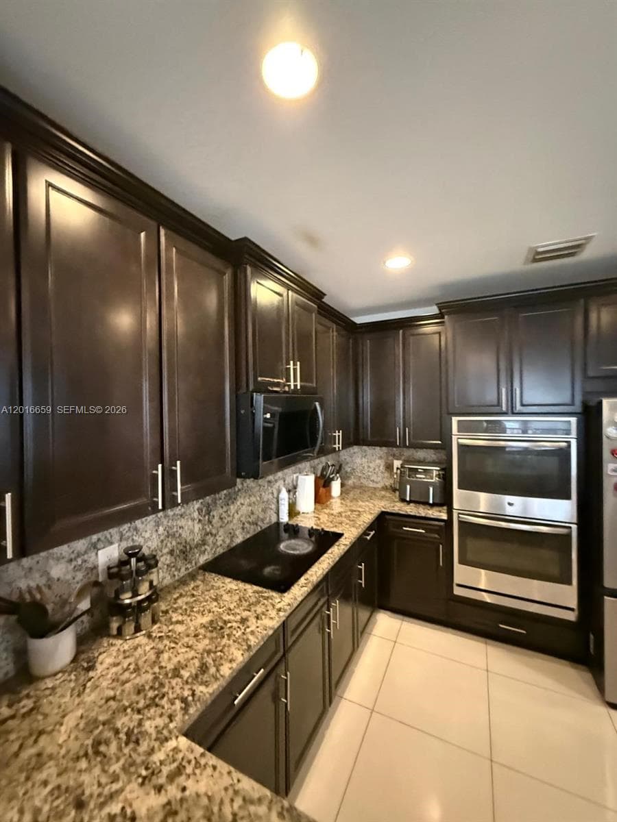 9845 NW 86th Ter, Doral FL 33178 photo 4