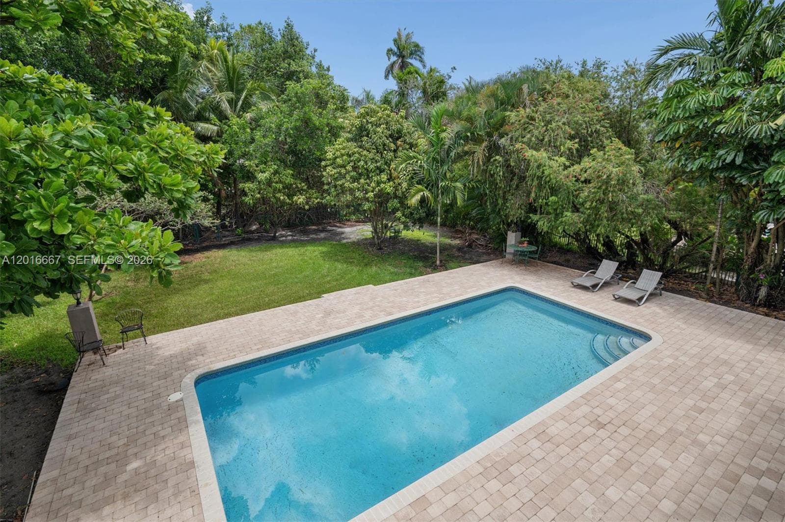 20021 NE 25th Ave, Miami FL 33180 photo 2