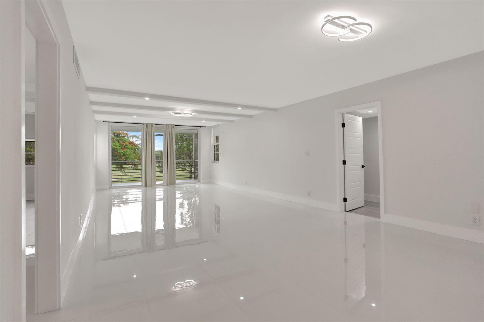 3505 Oaks Way # 204, Pompano Beach FL 33069 photo 4