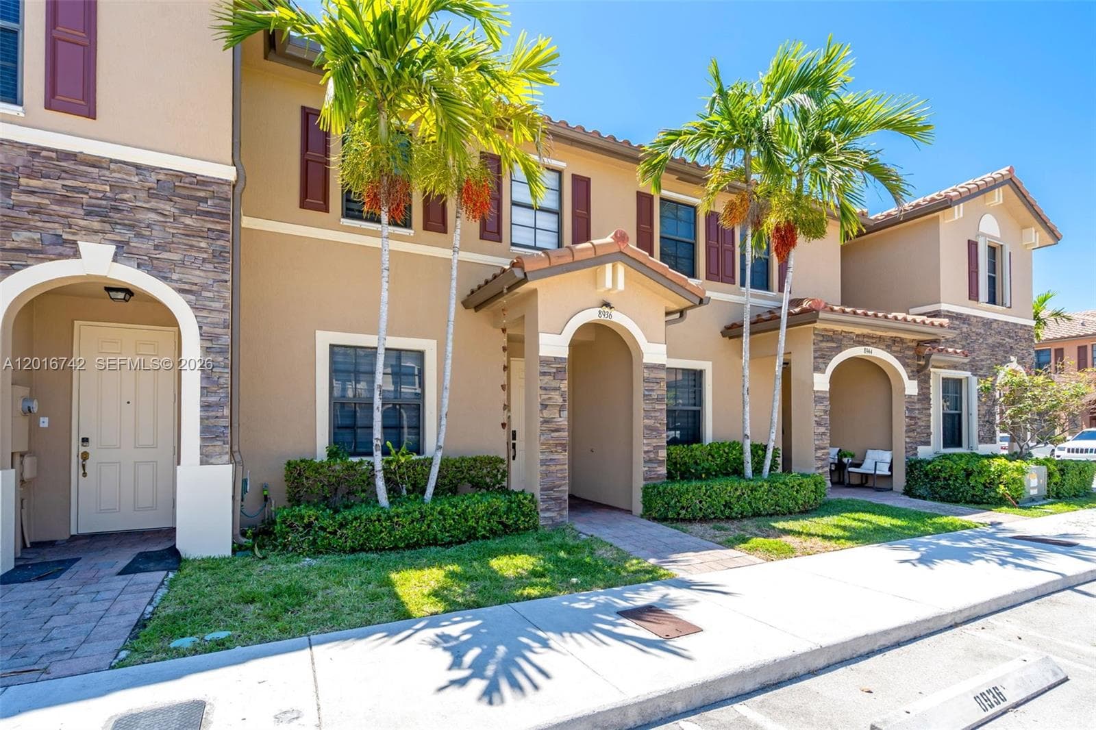 8936 W 35th Ln, Hialeah FL 33018 photo 2