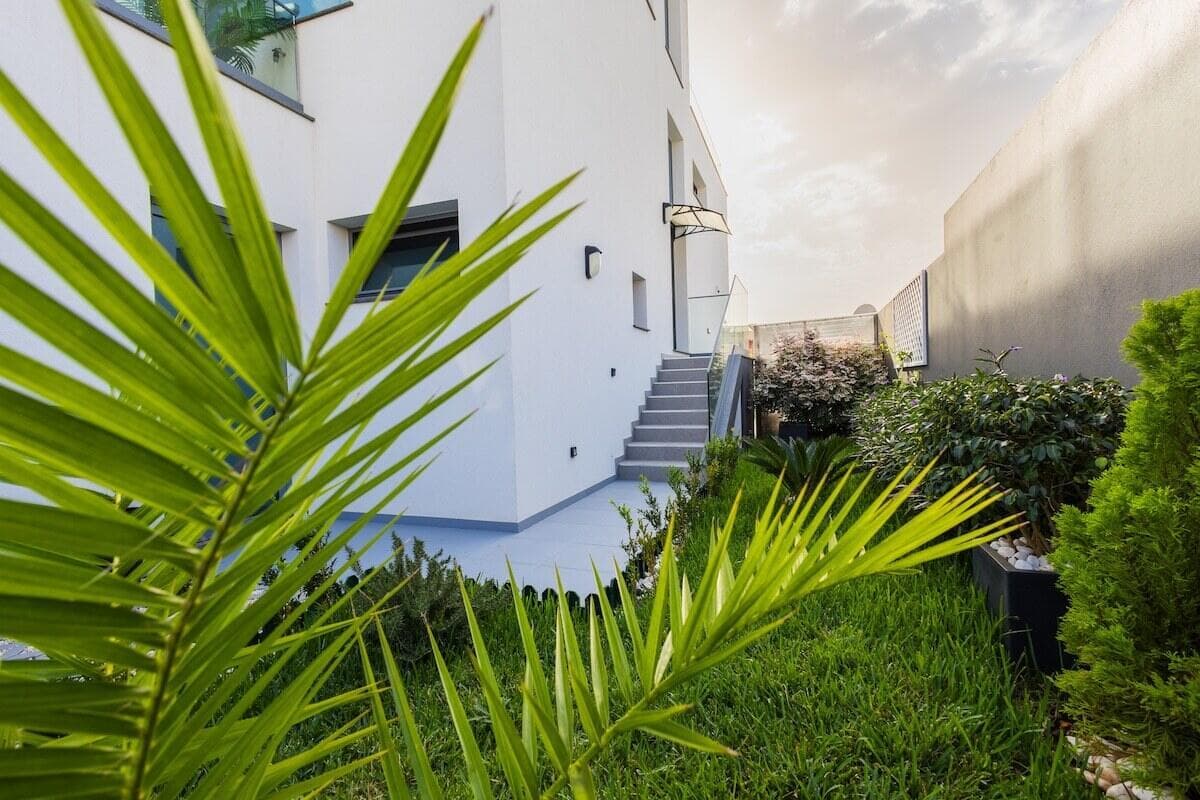 16 Rua Encosta Dos Magos # B photo 2
