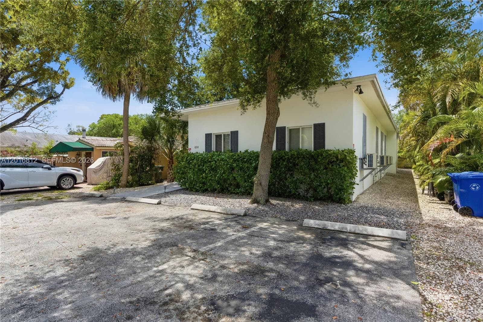 830 SE 14th St, Fort Lauderdale FL 33316 photo 2