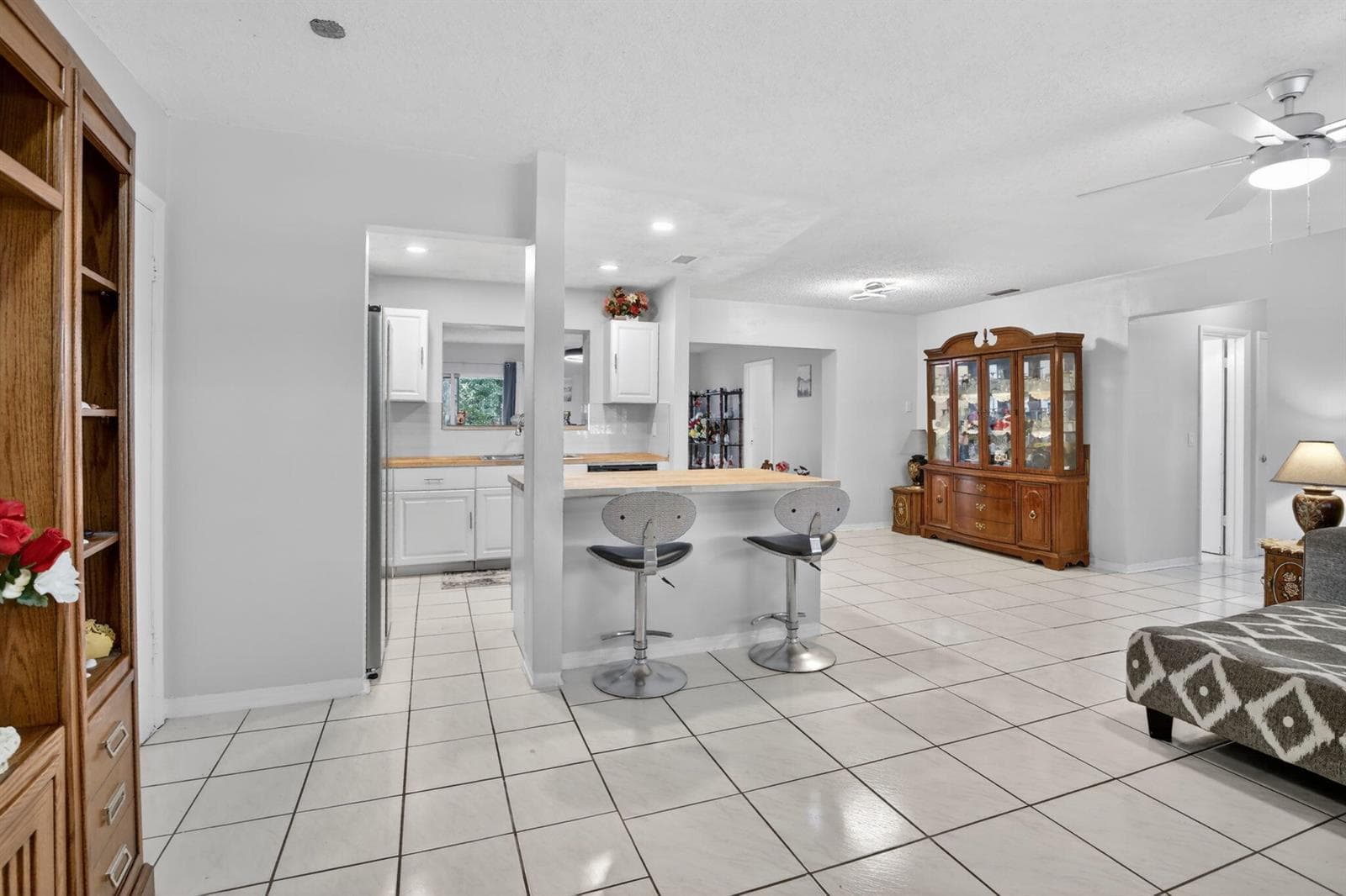 1411 NW 89th Avenue, Pembroke Pines FL 33024 photo 2