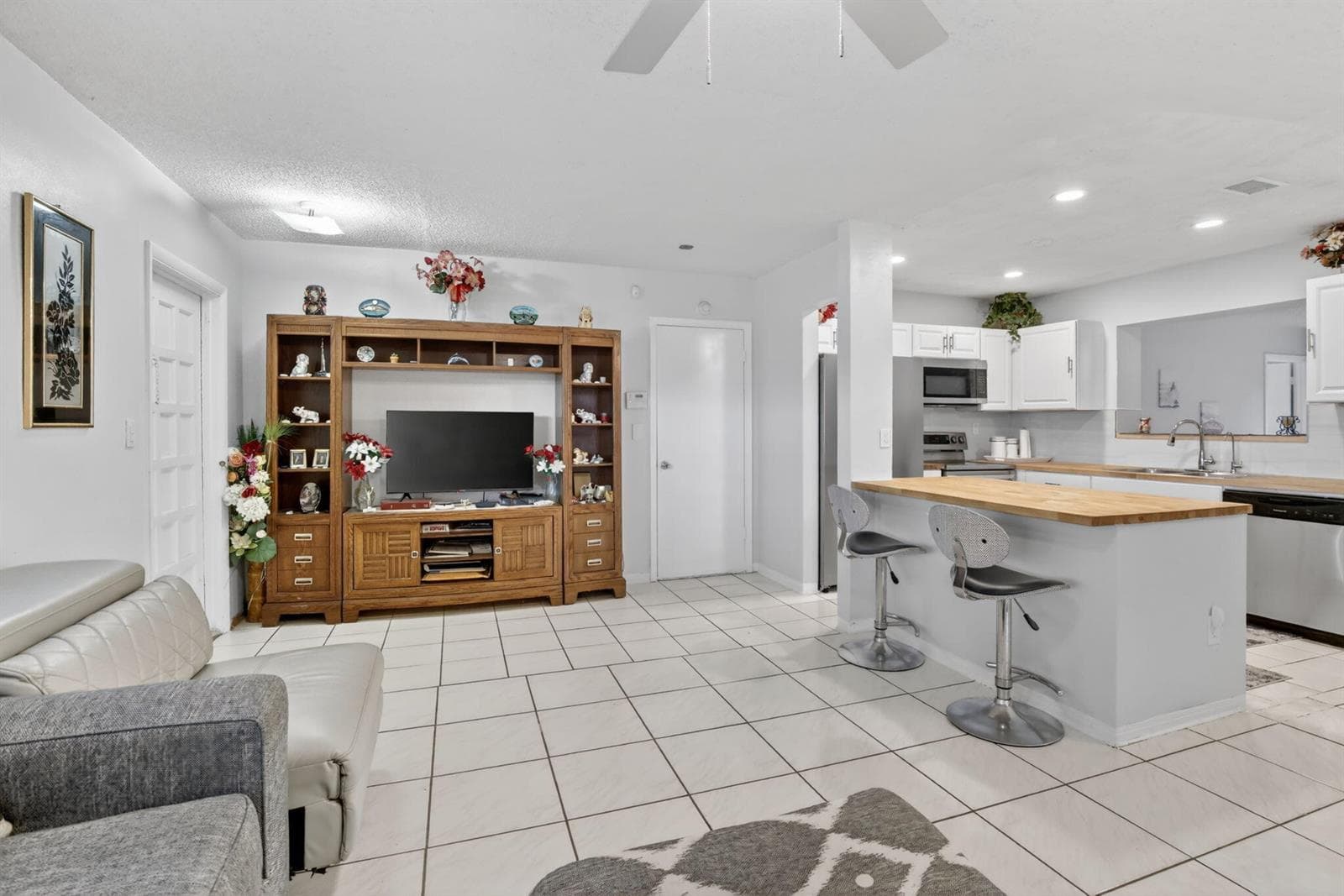 1411 NW 89th Avenue, Pembroke Pines FL 33024 photo 4