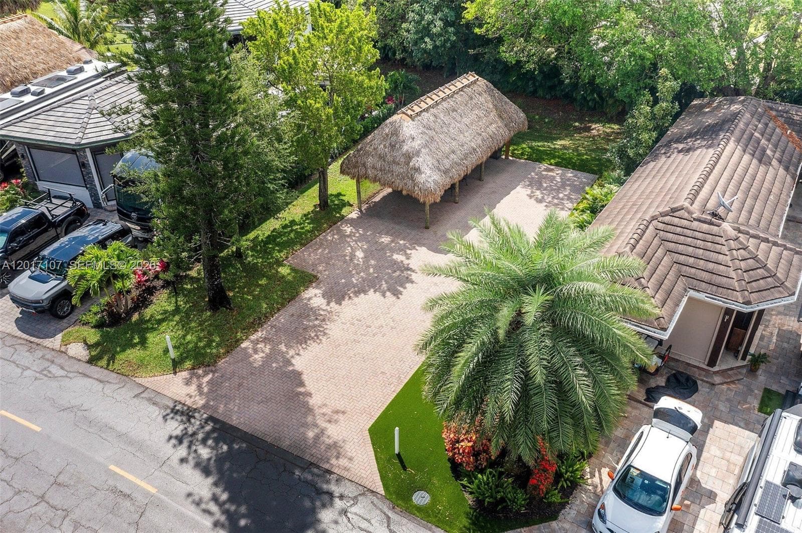 22 S Cortez Dr, Margate FL 33068 photo 2