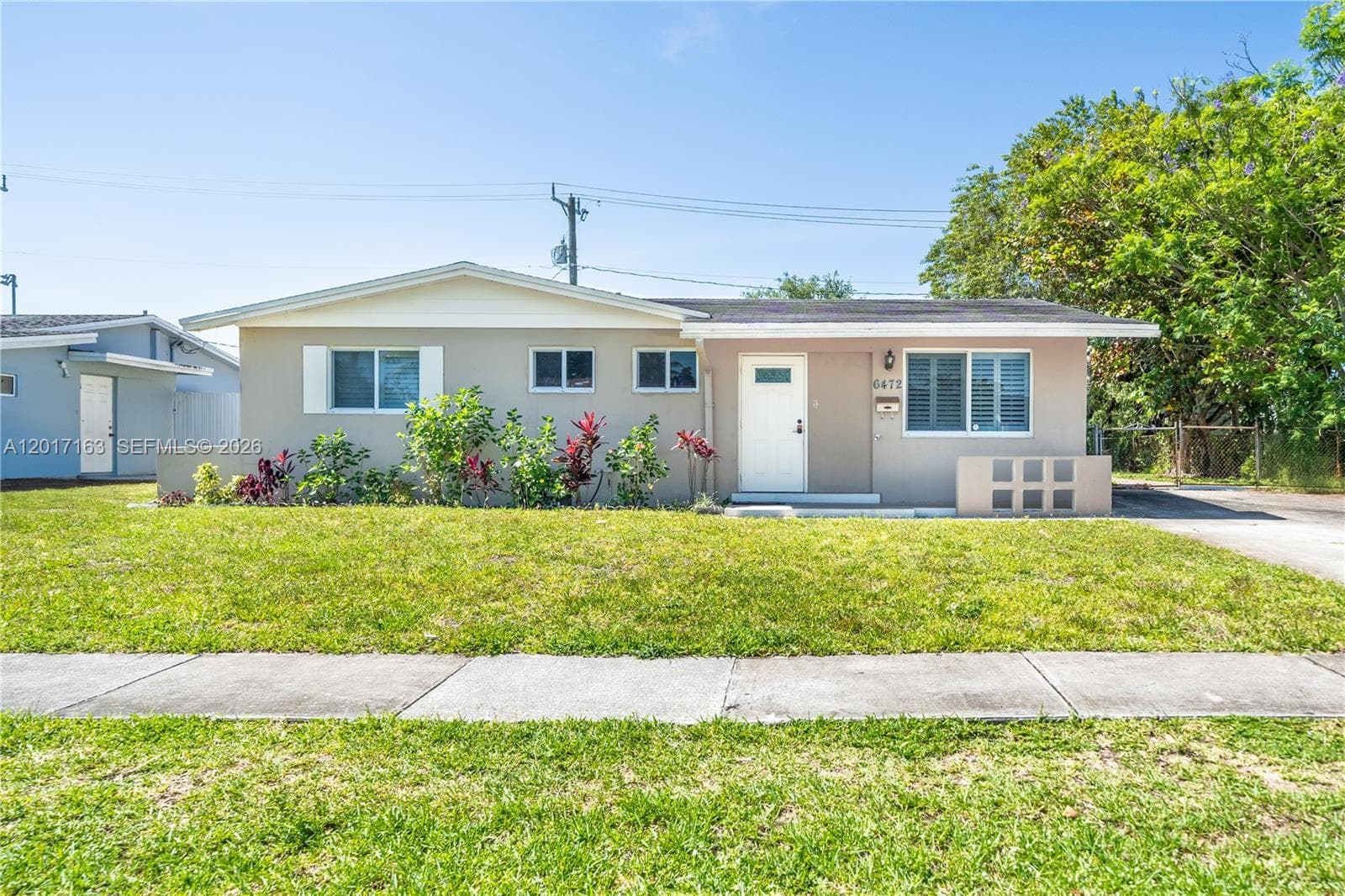 6472 Pierce St, Hollywood FL 33024 photo 2