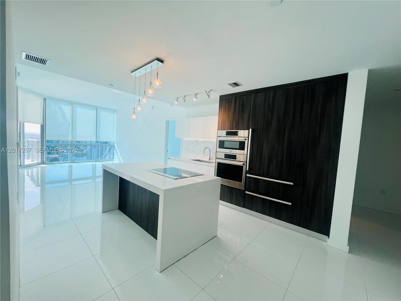 851 NE 1st Av # 2808, Miami FL 33132