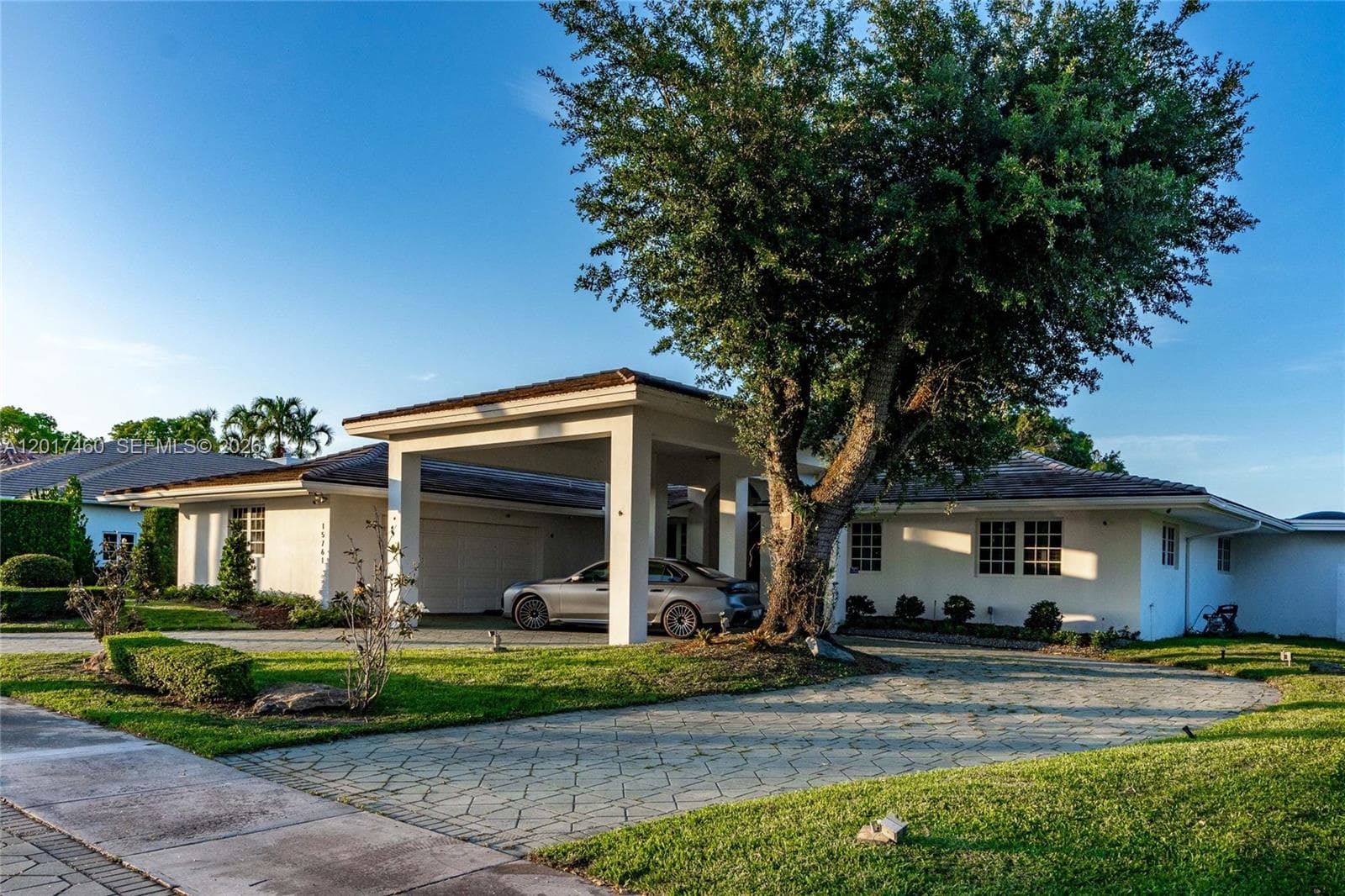 15761 Turnberry Dr, Miami Lakes FL 33014 photo 2