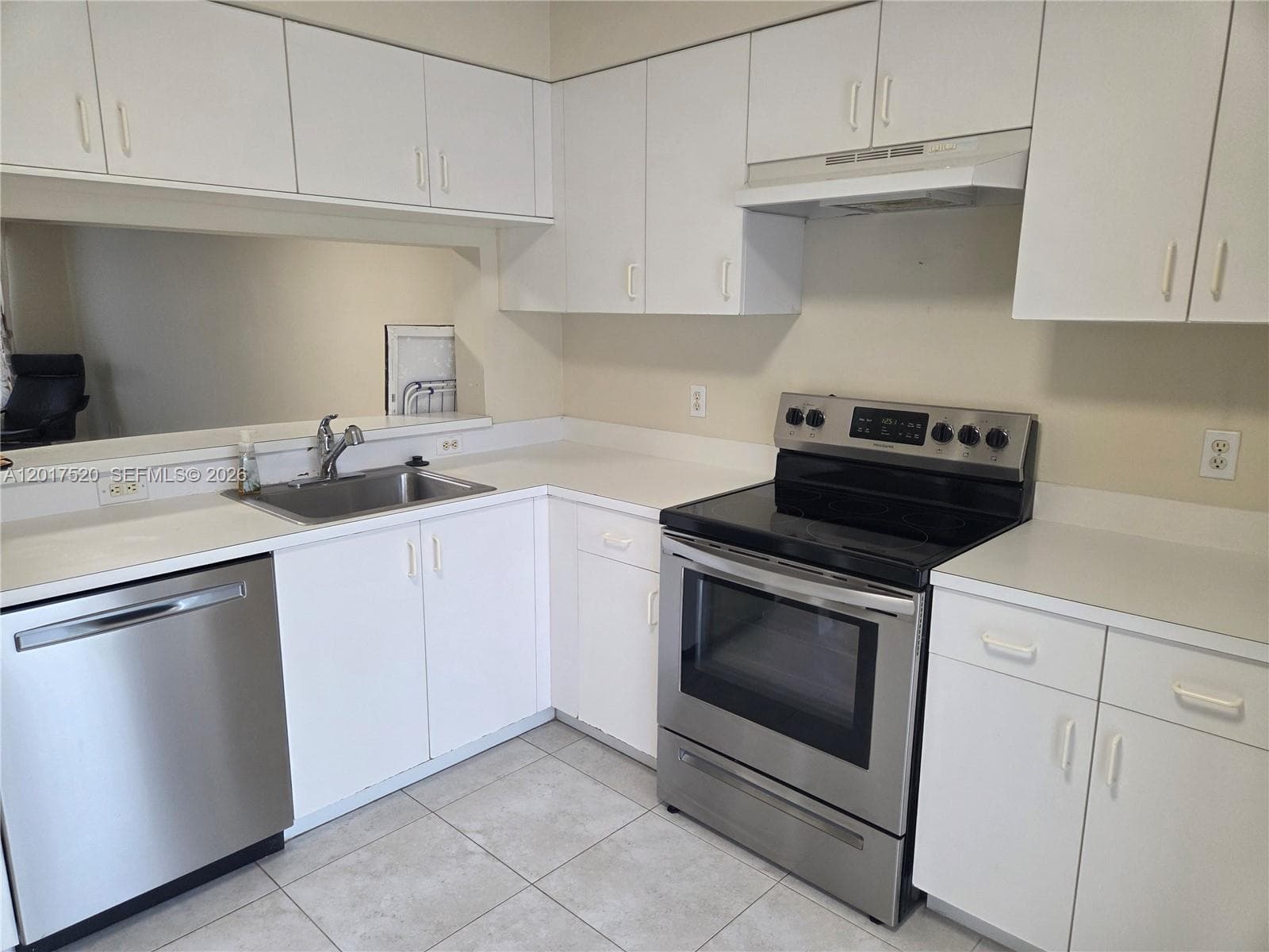47 Simonton Cir, Weston FL 33326 photo 2