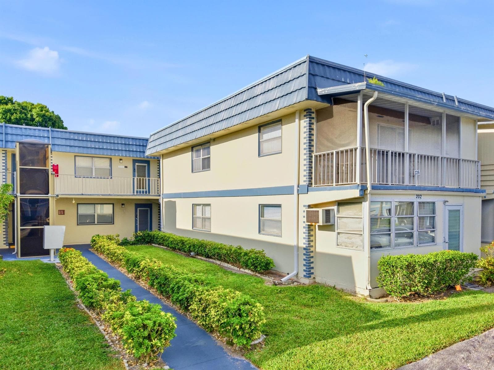 202 Brittany E, Delray Beach FL 33446 photo 2