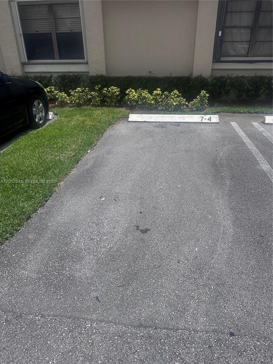 6532 NW 170th Ter, Hialeah FL 33015 photo 2