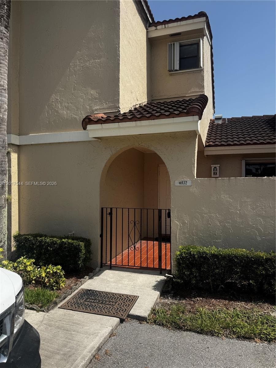 6532 NW 170th Ter, Hialeah FL 33015 photo 4