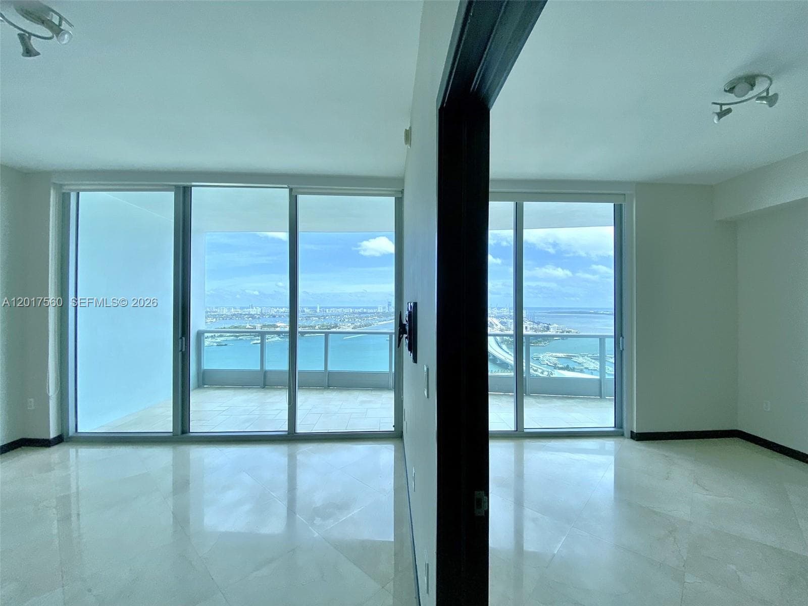 900 Biscayne Blvd # 3803, Miami FL 33132 photo 2