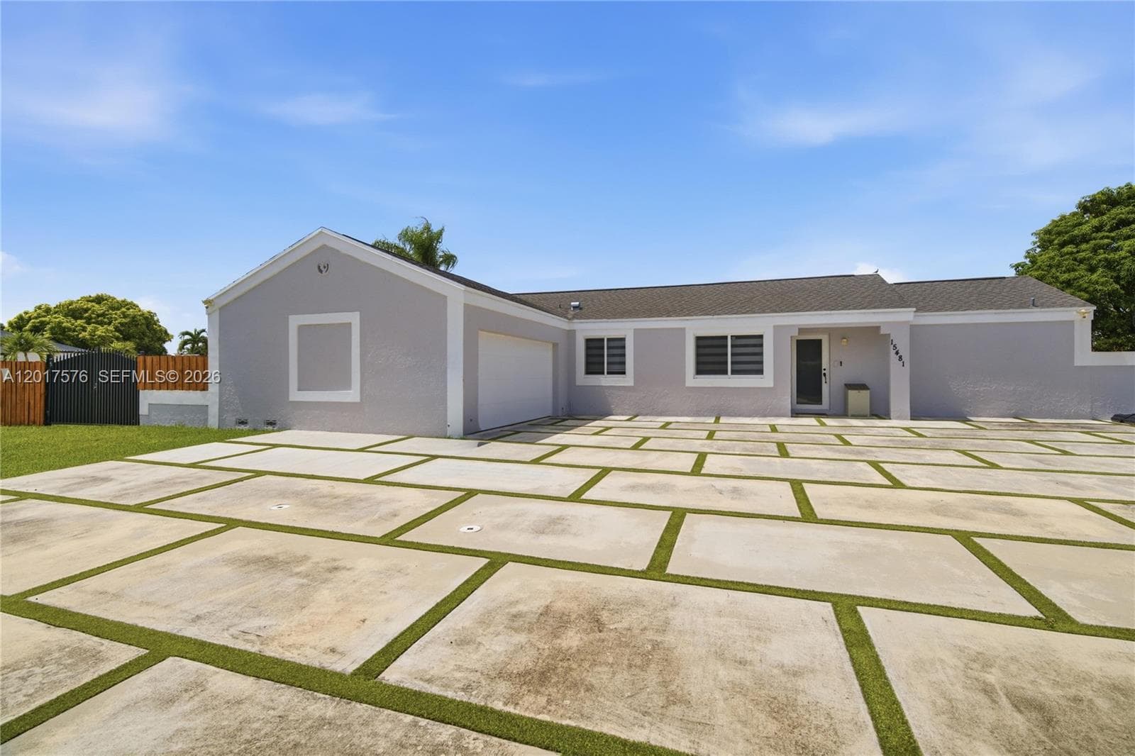 15481 SW 155th Ter, Miami FL 33187 photo 2