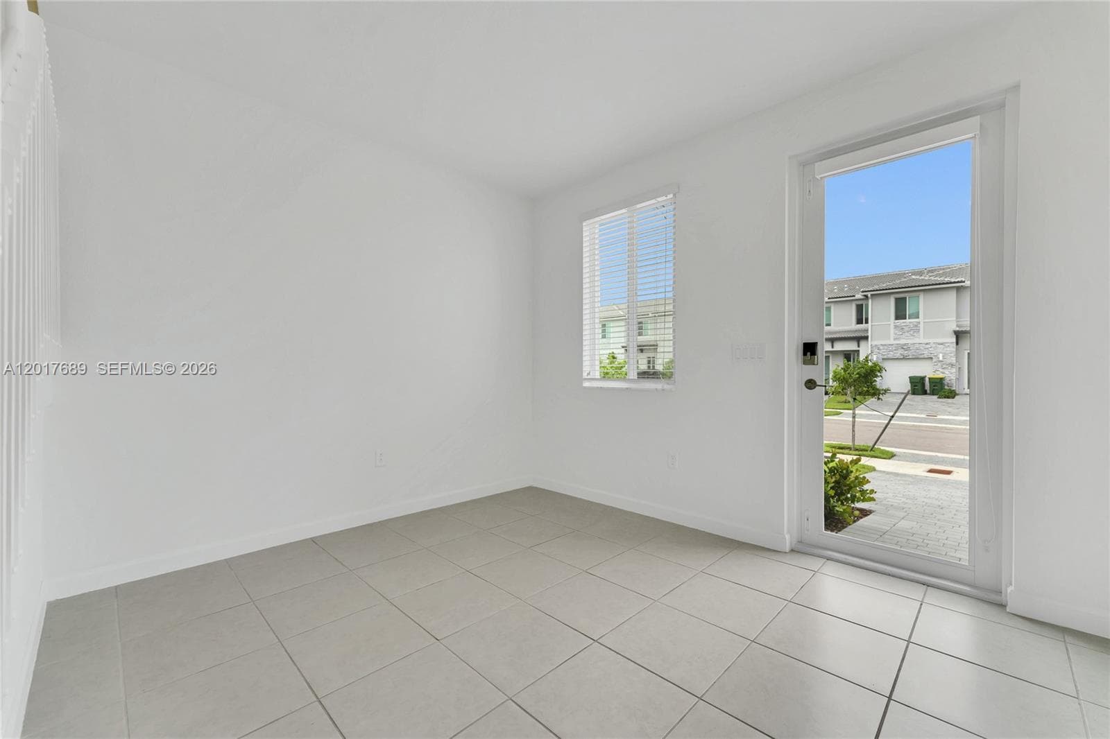 725 SE 14th Ct, Homestead FL 33034 photo 3
