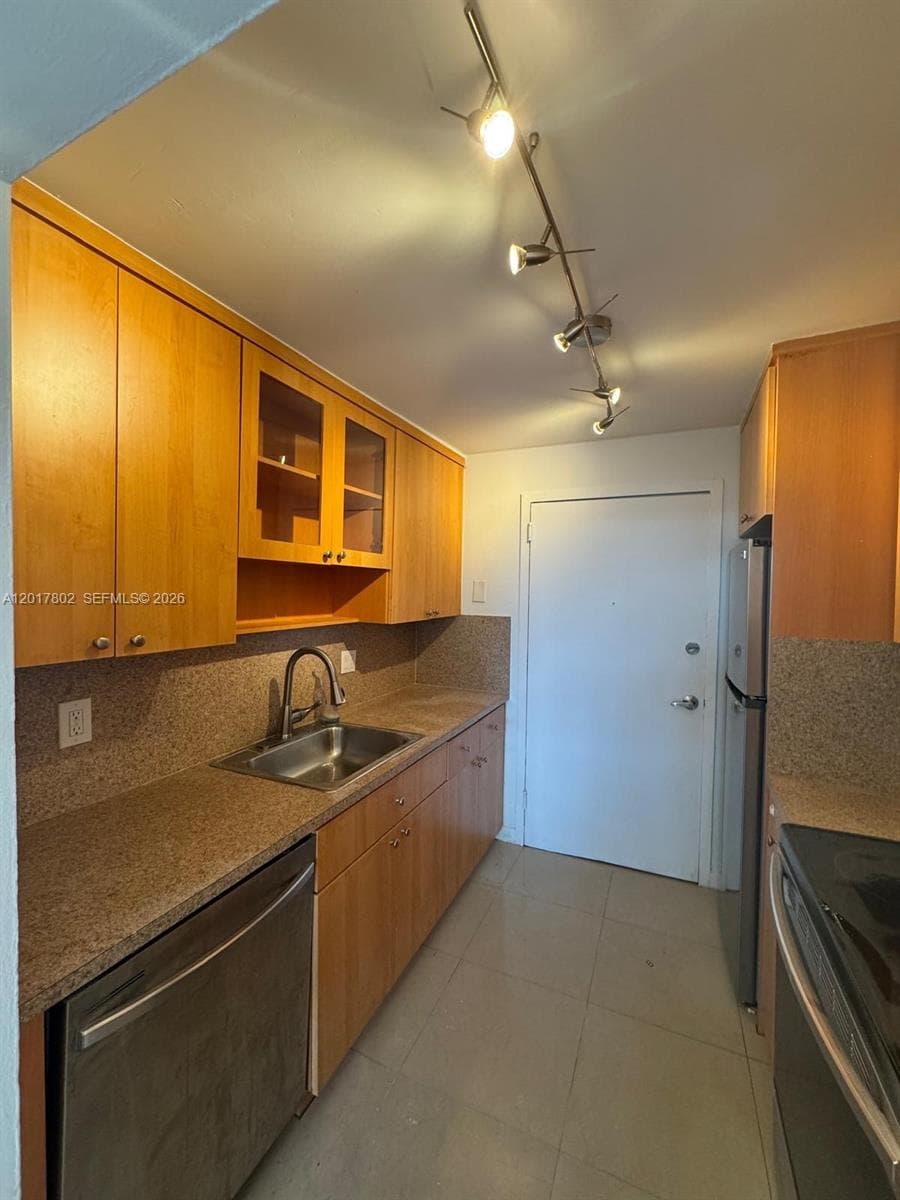 2020 NE 135th St # 303, North Miami FL 33181 photo 5