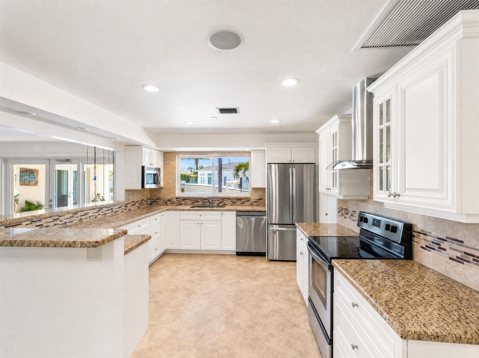 330 SE 10th Street, Pompano Beach FL 33060 photo 2