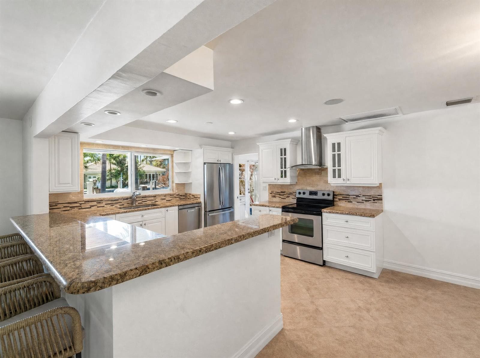 330 SE 10th Street, Pompano Beach FL 33060 photo 3