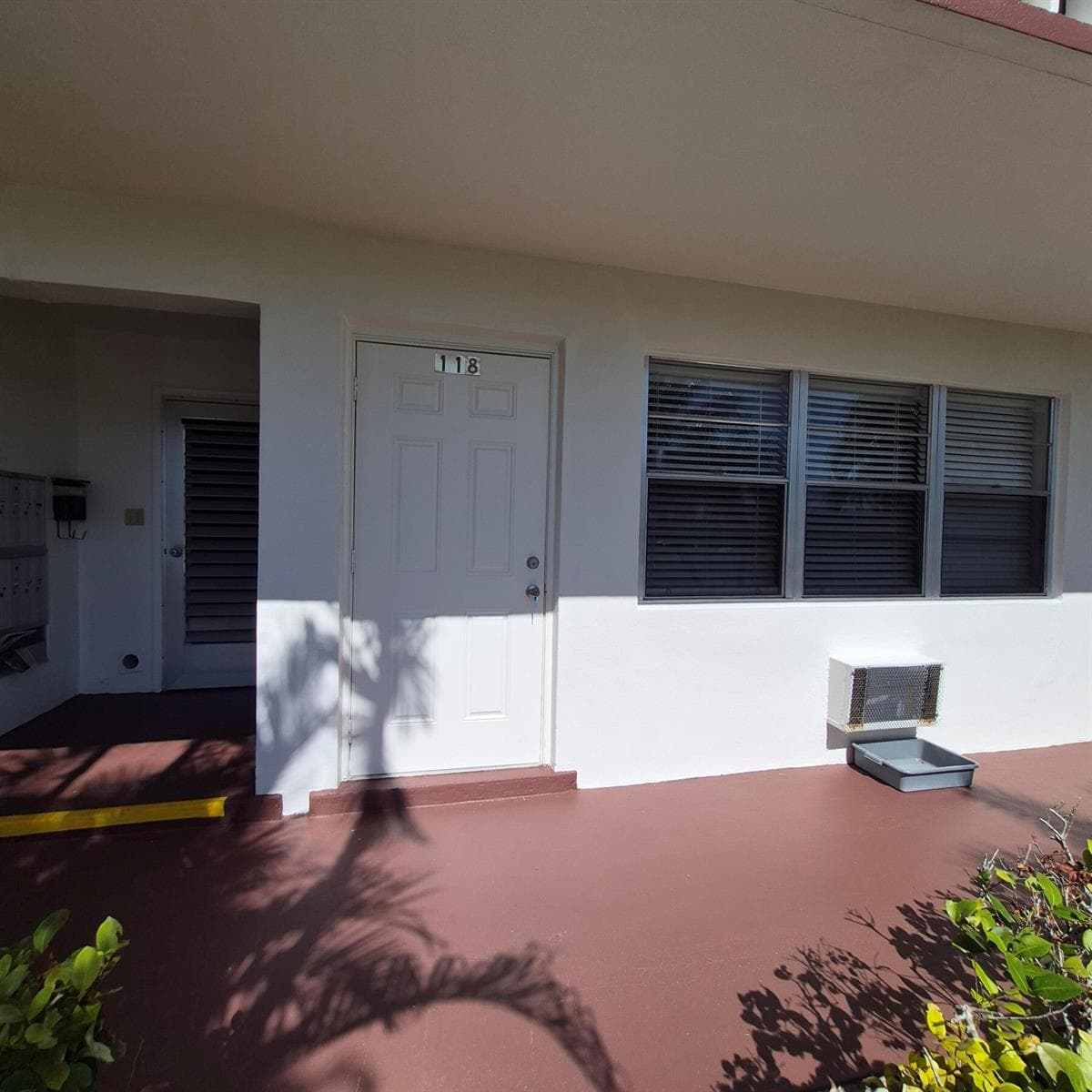 118 Kent H, West Palm Beach FL 33417