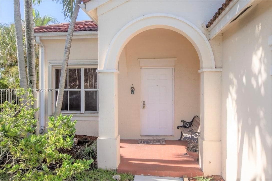 777 Tanglewood Cir, Weston FL 33327 photo 2