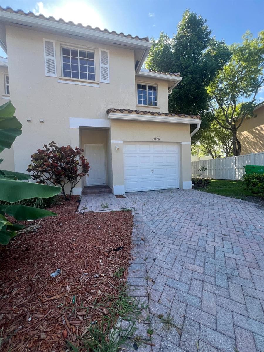 4070 NW 91ST Terrace, Sunrise FL 33351 photo 2