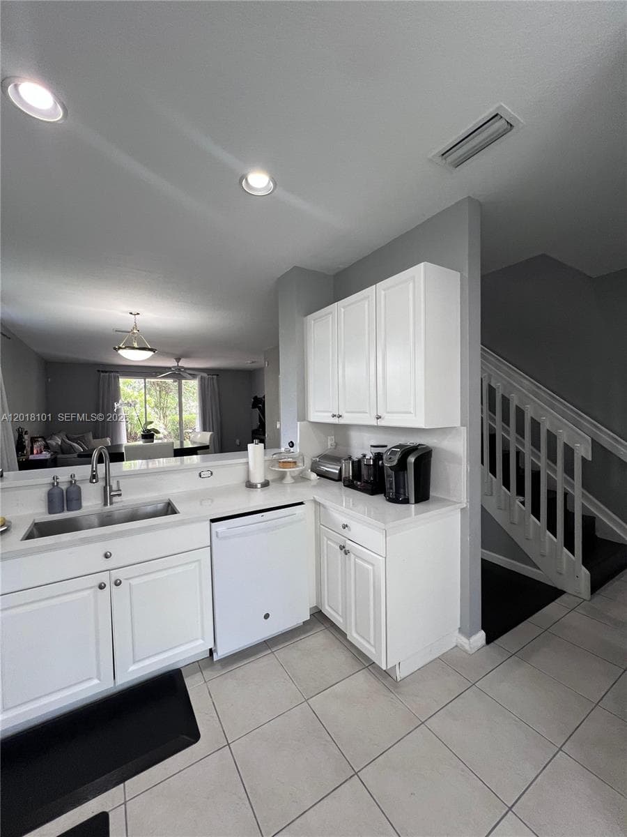 681 NW 42nd Ave, Plantation FL 33317 photo 2
