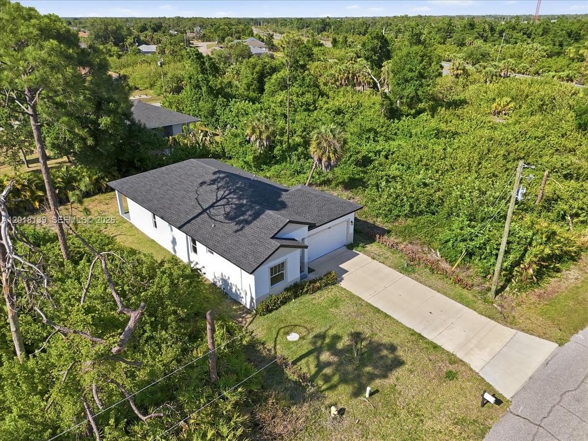 136 Lomas Rd, Other City - In The State Of Florida FL 33947 photo 4