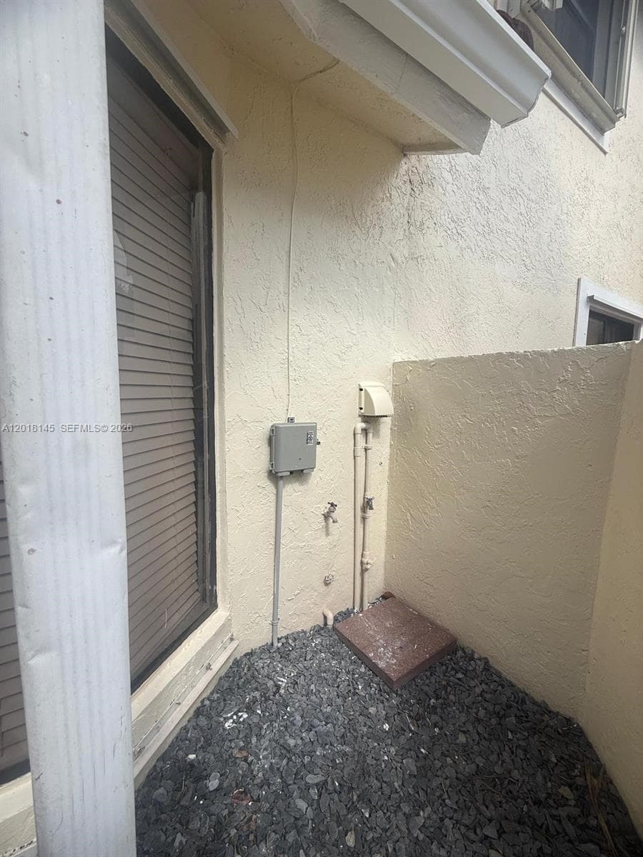1004 San Remo Cir, Homestead FL 33035 photo 4