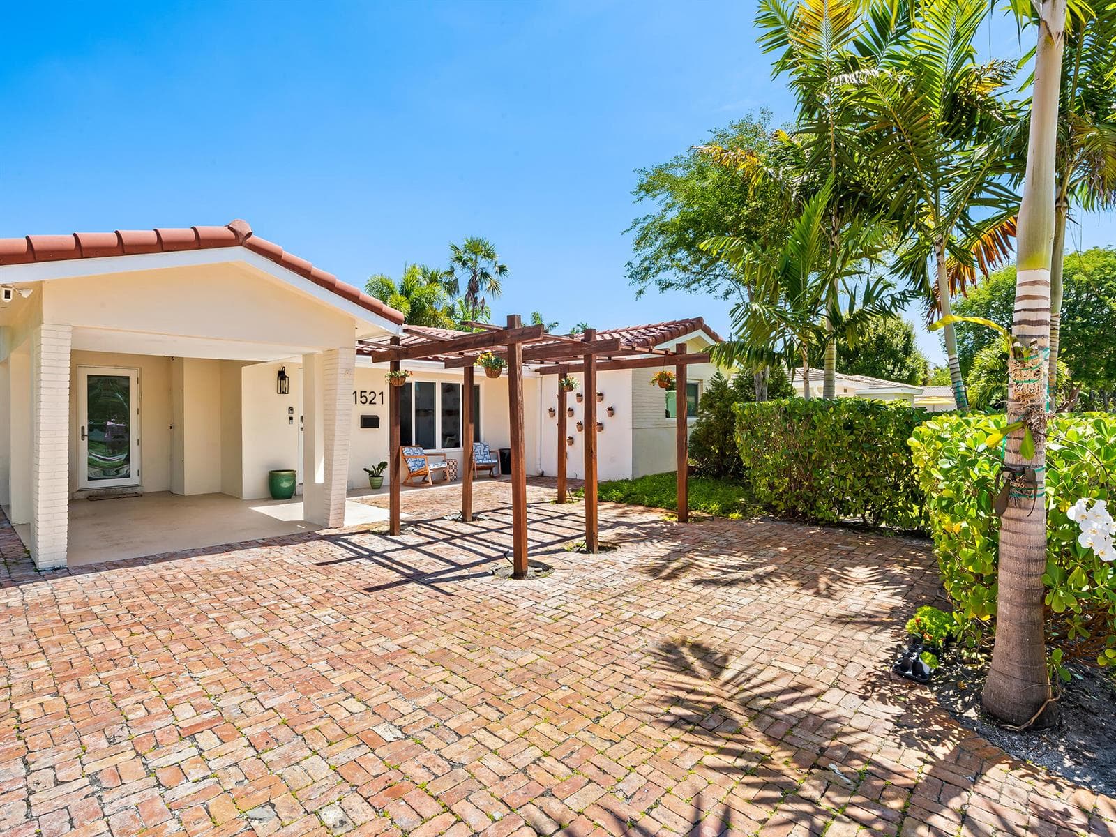 1521 NE 40th Court, Oakland Park FL 33334 photo 2