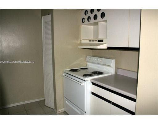 365 SW 86th Ave # 203, Pembroke Pines FL 33025 photo 2
