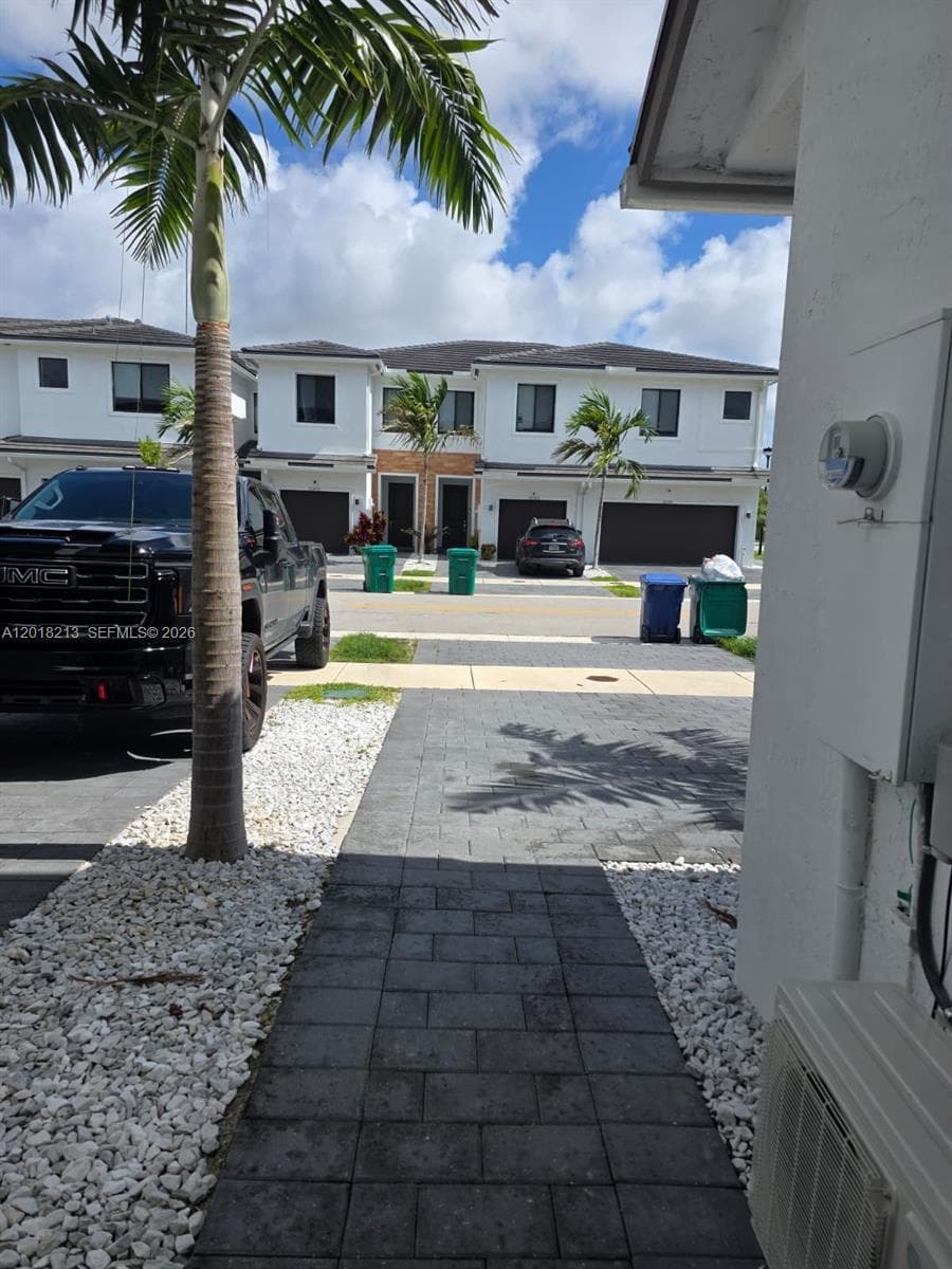 10906 SW 232nd Ter, Homestead FL 33032 photo 4